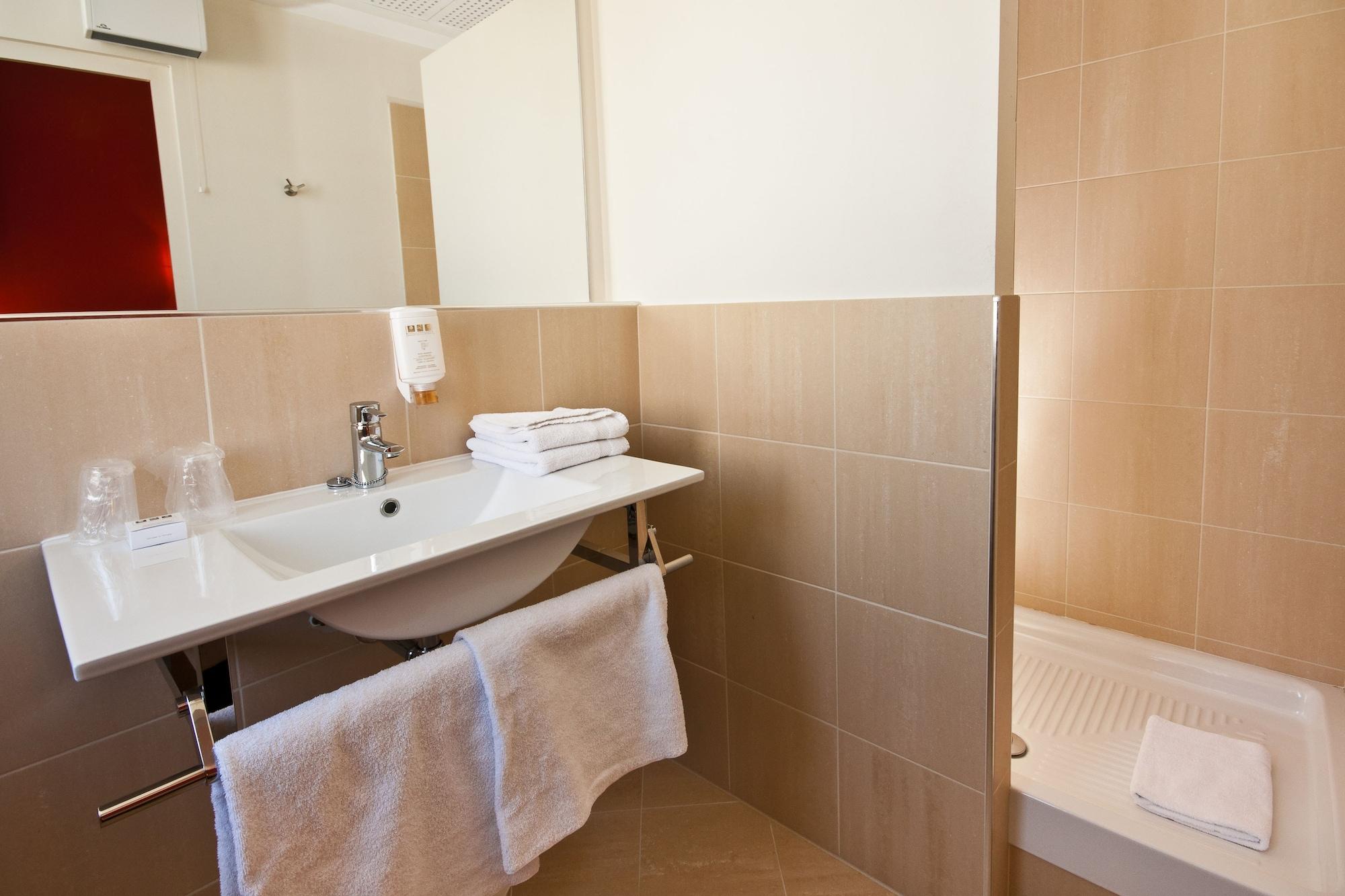 Hotel Le Clocher De Rodez Centre Gare 3*